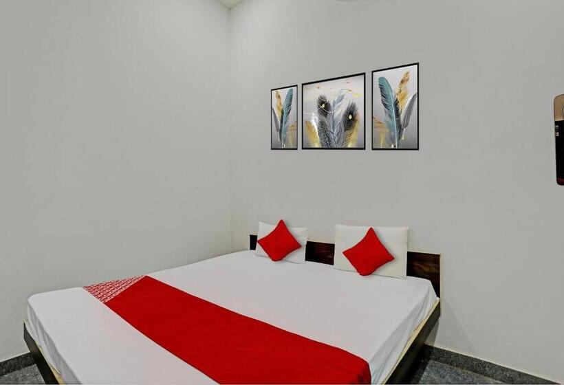 Отель Oyo Flagship The Crown Plaza