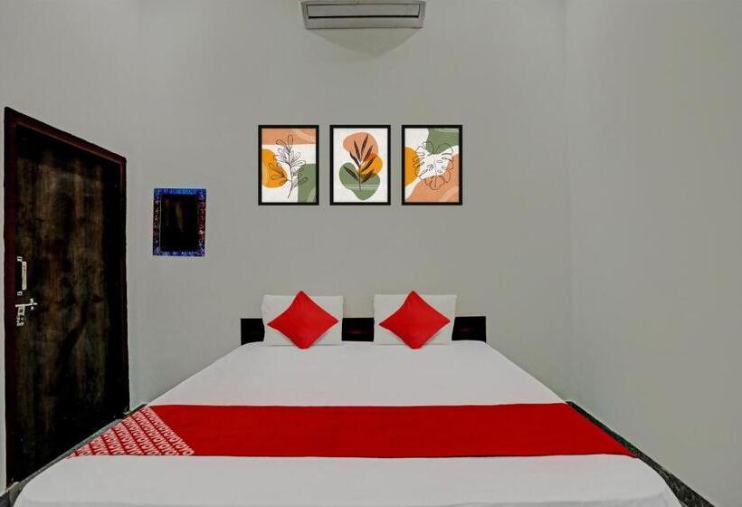 Отель Oyo Flagship The Crown Plaza