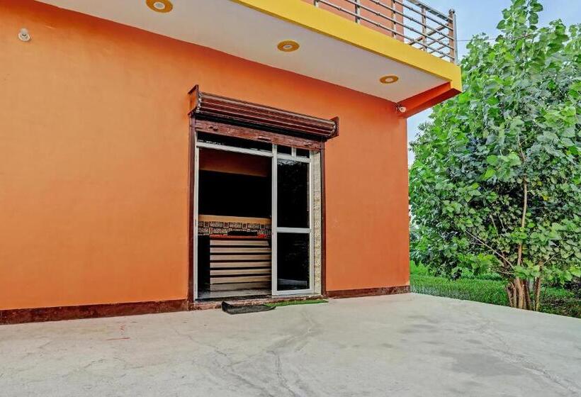 Отель Oyo Flagship The Crown Plaza