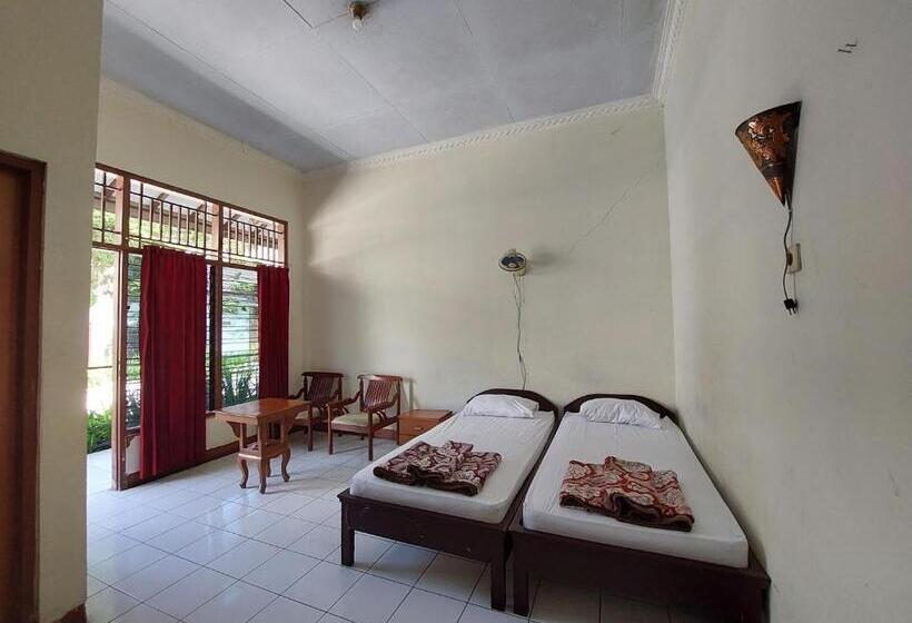 Отель Puri Merbabu Asri