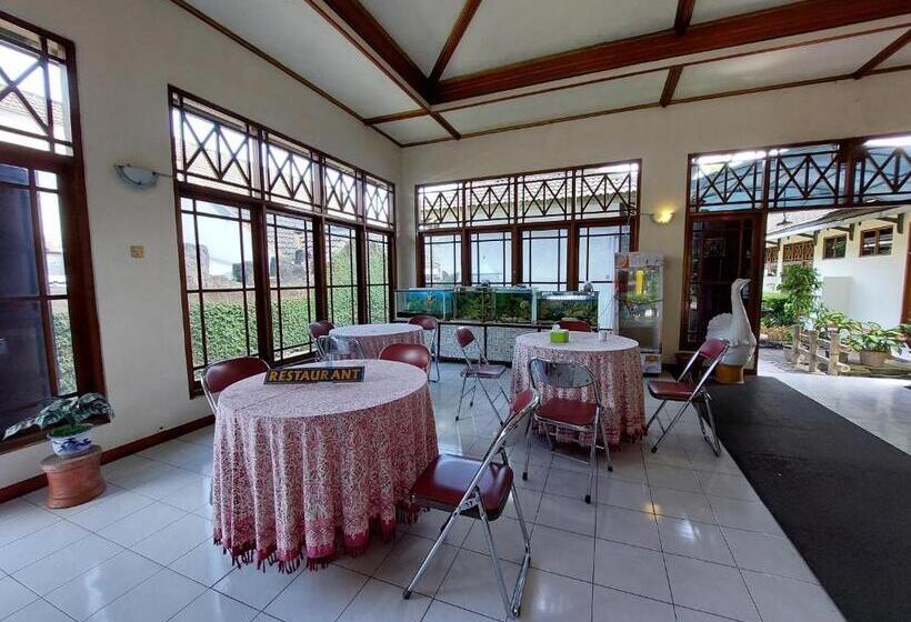 Отель Puri Merbabu Asri