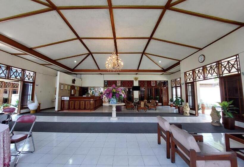 Отель Puri Merbabu Asri