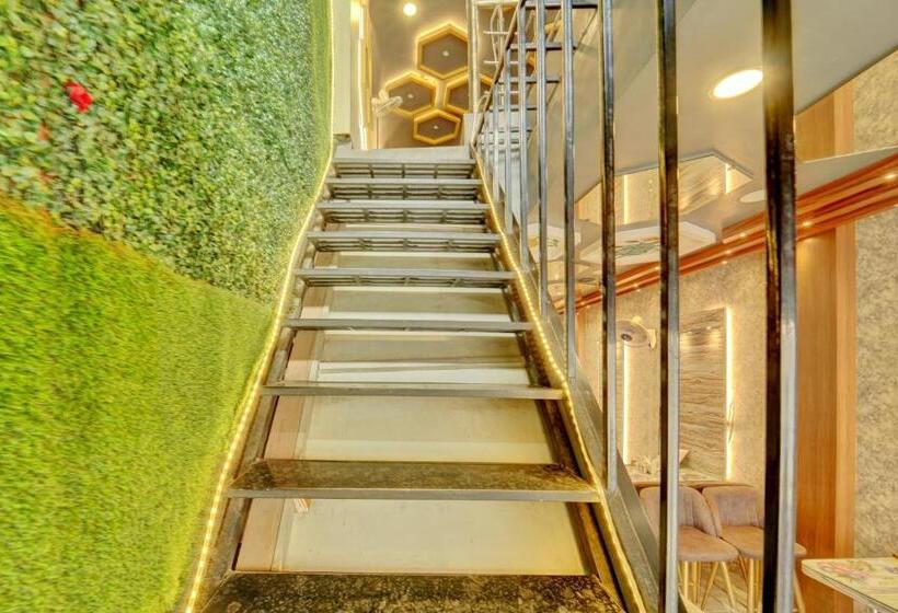 Oyo Flagship Hotel Komal Inn