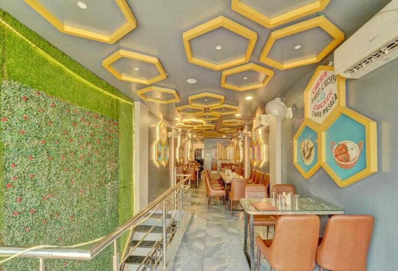 Oyo Flagship Hotel Komal Inn