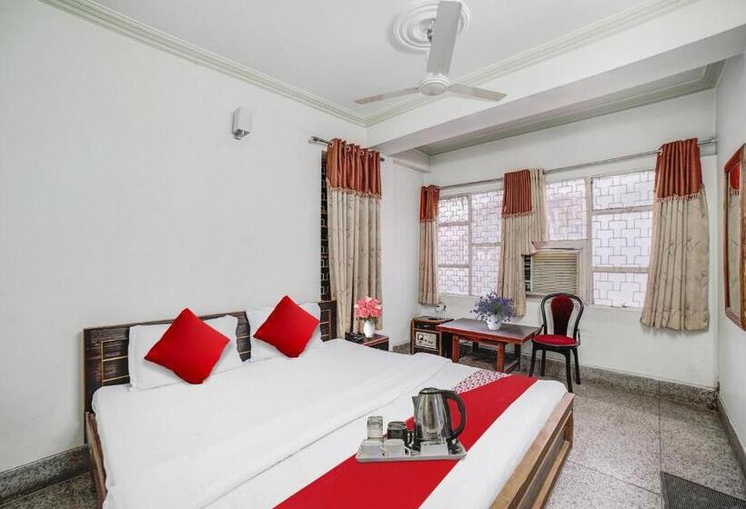 Oyo Flagship Hotel Naveen