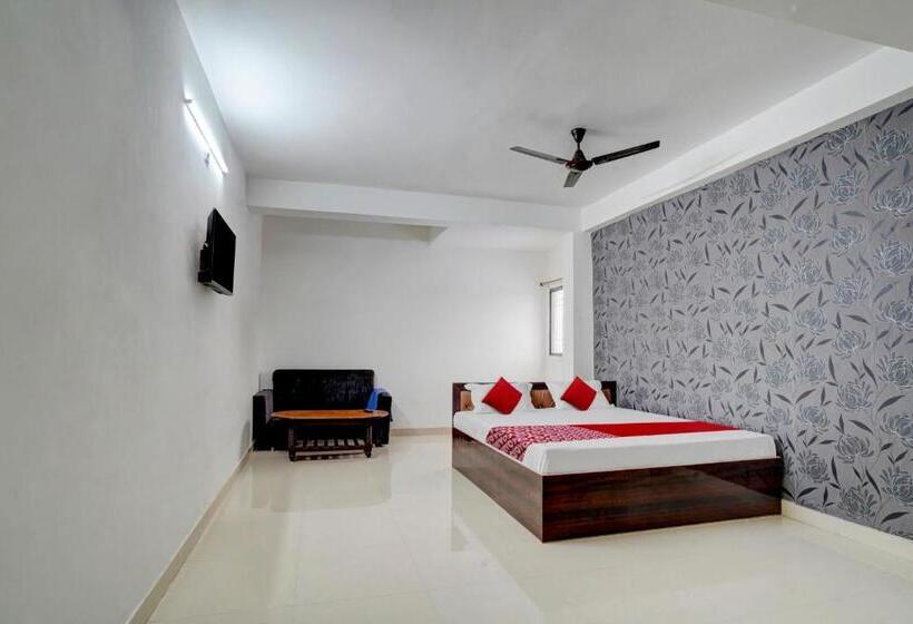 Flagship Youth Hotel & Banquet Hall