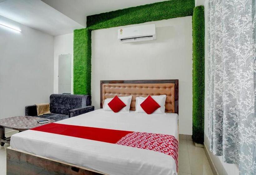 Flagship Youth Hotel & Banquet Hall