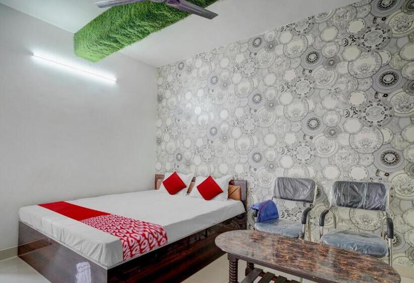 Flagship Youth Hotel & Banquet Hall