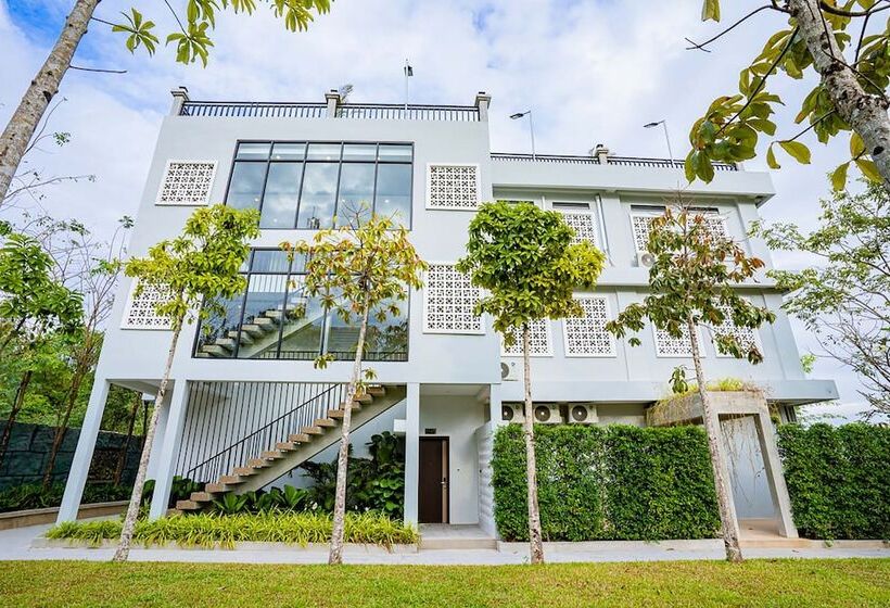 Rainforest Hotel By Nsun