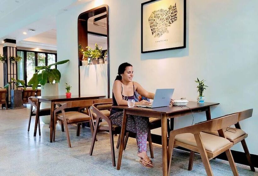 Rainforest Hotel By Nsun