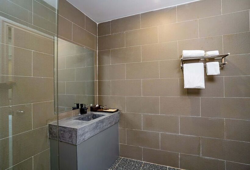 Rainforest Hotel By Nsun