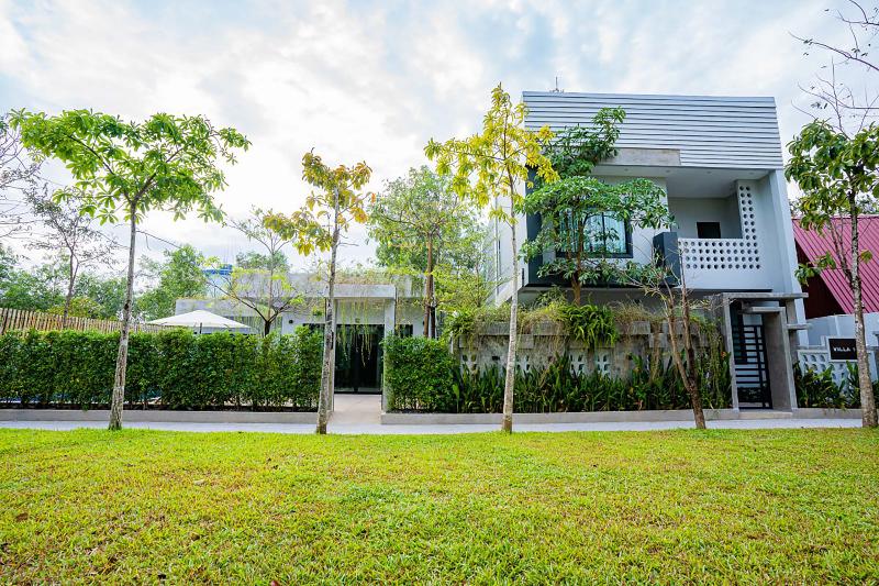 Rainforest Hotel By Nsun