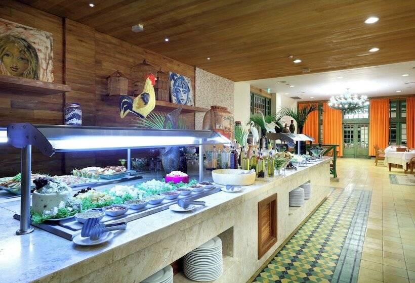 The Signature Level At Grand Palladium Imbassaí Resort & Spa