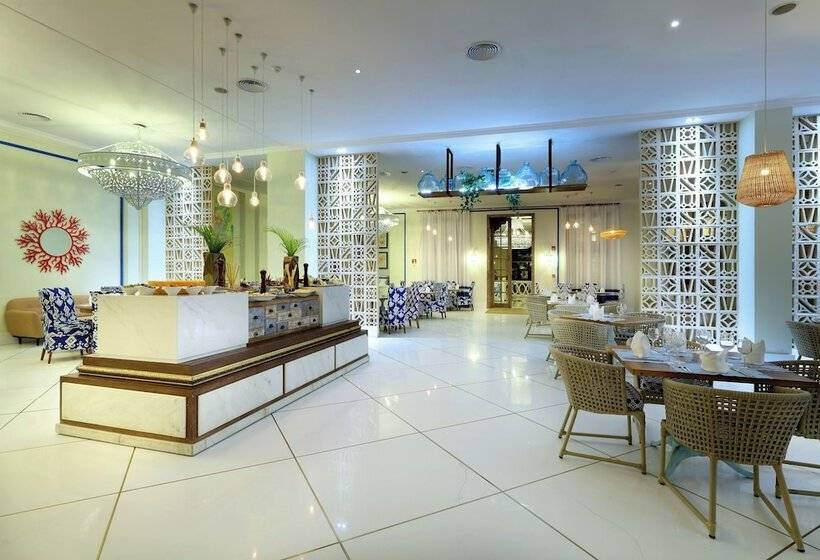 The Signature Level At Grand Palladium Imbassaí Resort & Spa