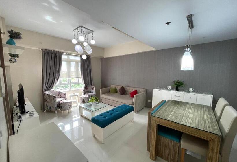 4j 150 Newport   Terminal3 Airport