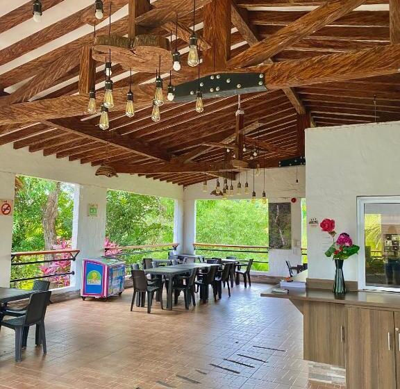 Finca Hotel California