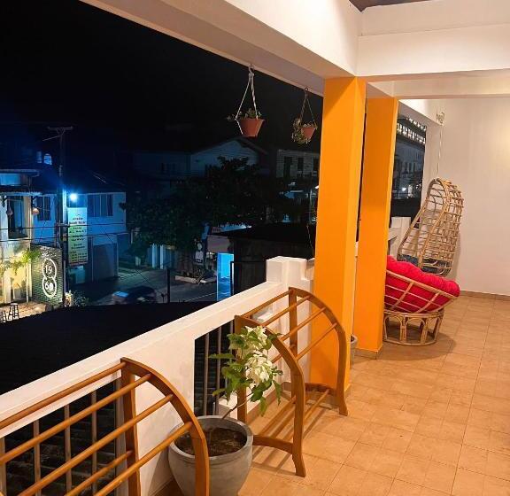 Hummus Hostel & Restaurant