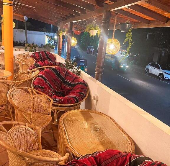 Hummus Hostel & Restaurant