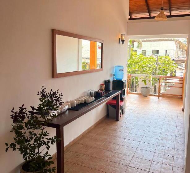 Hummus Hostel & Restaurant