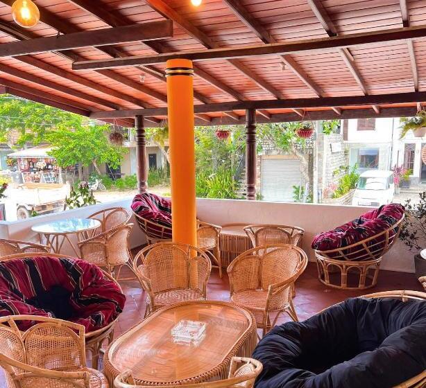 Hummus Hostel & Restaurant