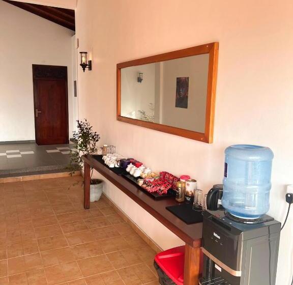 Hummus Hostel & Restaurant