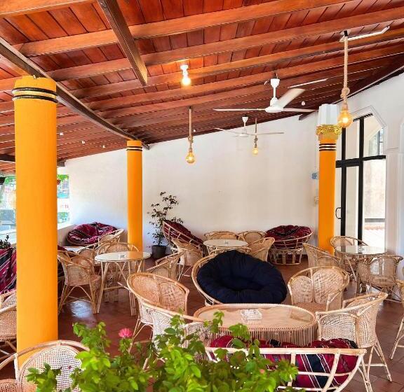 Hummus Hostel & Restaurant