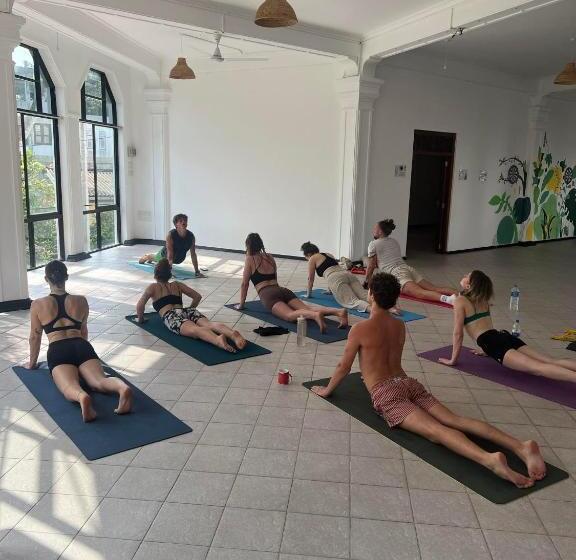 Hummus Hostel & Restaurant