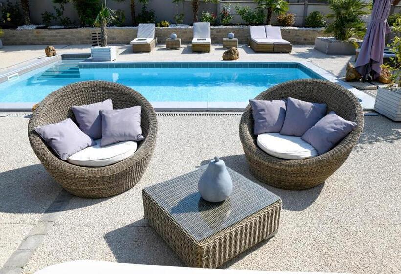 Bed and Breakfast Appartement Avec Piscine De La Croix