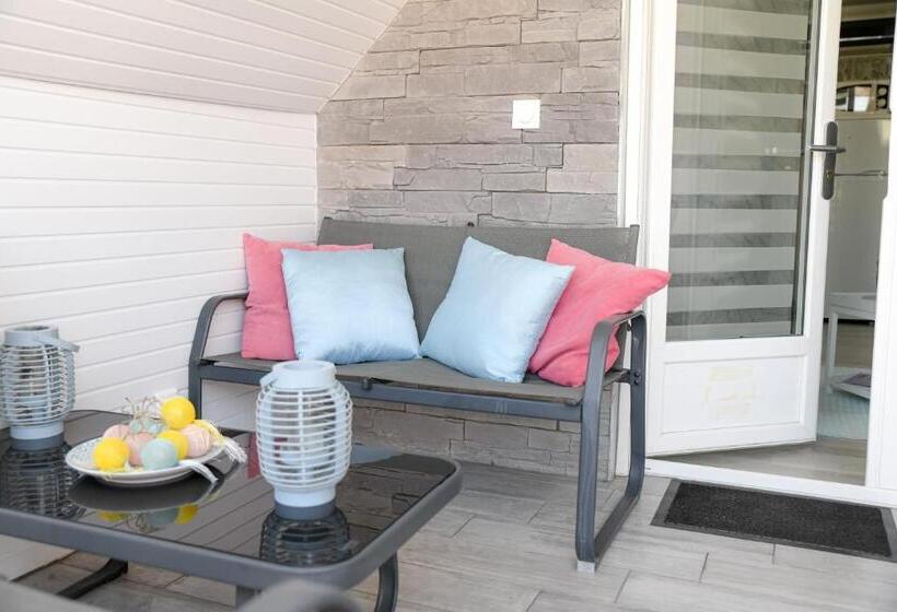 Bed and Breakfast Appartement Avec Piscine De La Croix