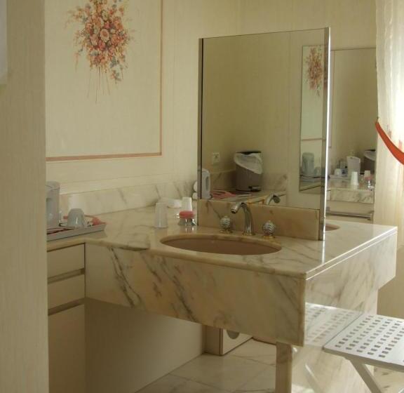 مبيت وإفطار Il Giardino F Heudier ,e Decourcy ,tessy Sur Vire Manche