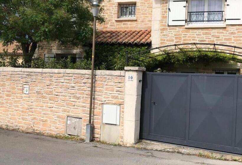 تختخواب و صبحانه La Villa Léa