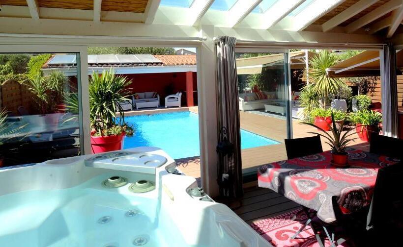 تختخواب و صبحانه La Villa Léa