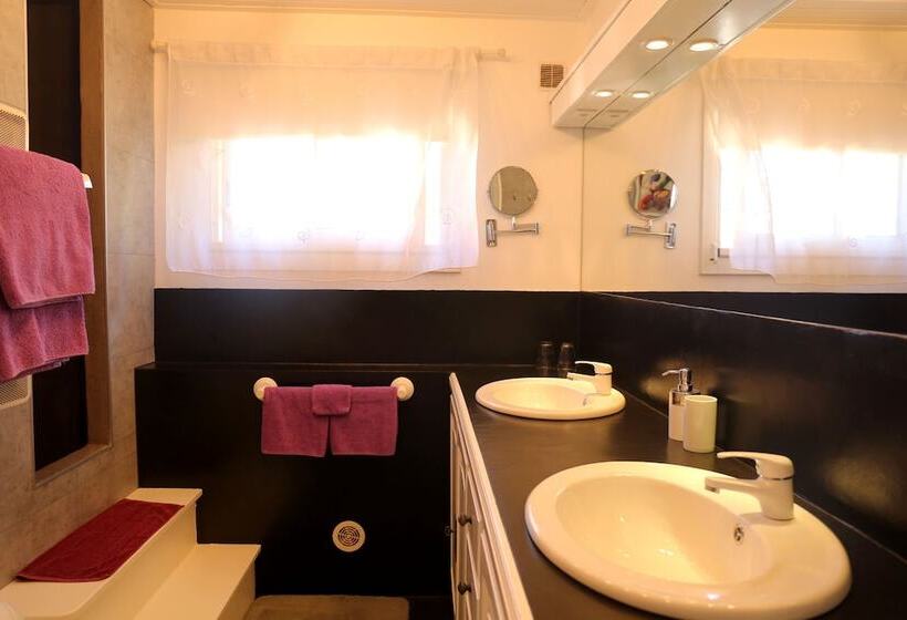 تختخواب و صبحانه La Villa Léa