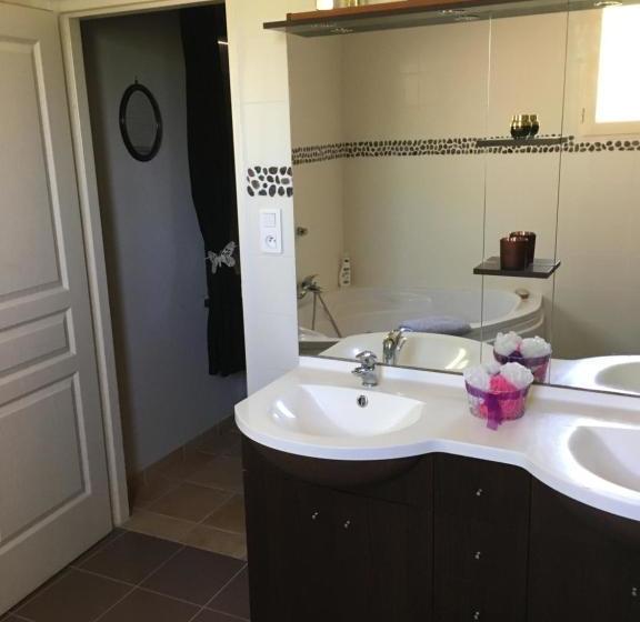 مبيت وإفطار Maison Des Vignes