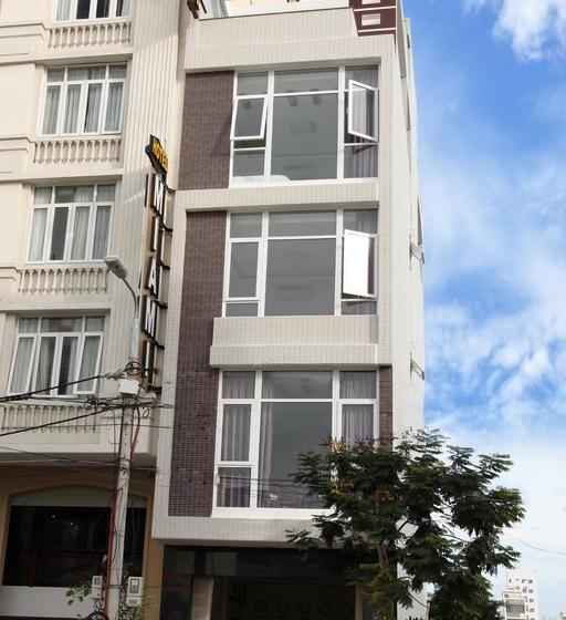 Coco Beach Hostel & Apartment