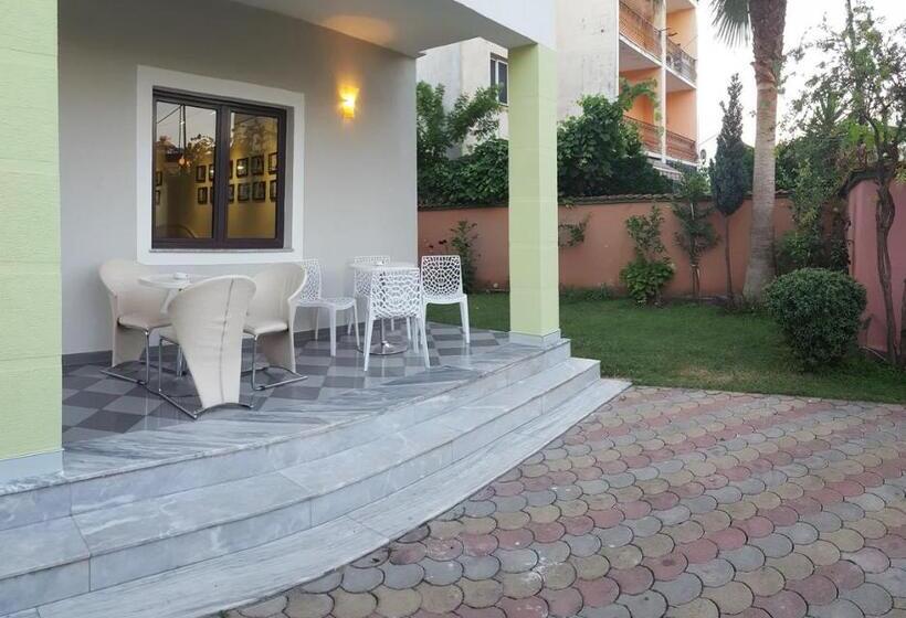 Hostel Grande House