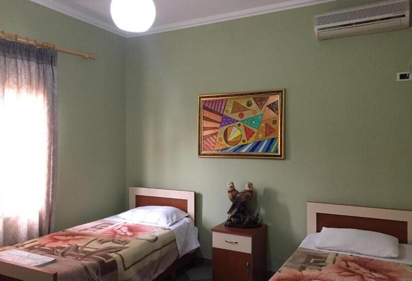 Hostel Grande House