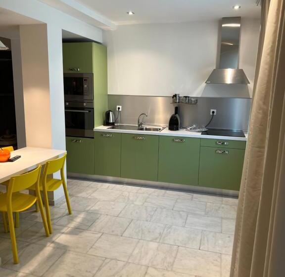 Appart  Hotel La Girafe Marseille Est   Porte D Aubagne