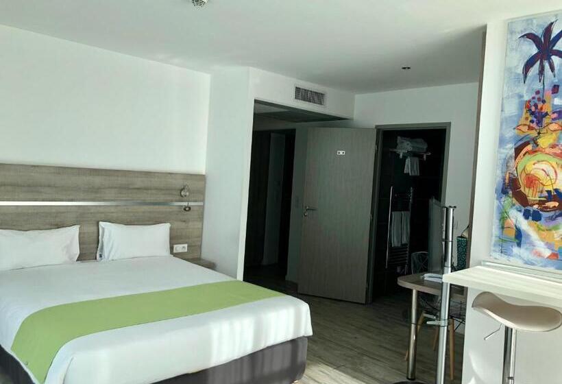 Appart  Hotel La Girafe Marseille Est   Porte D Aubagne