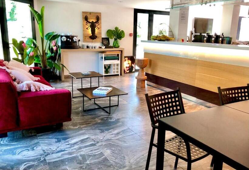 Appart  Hotel La Girafe Marseille Est   Porte D Aubagne