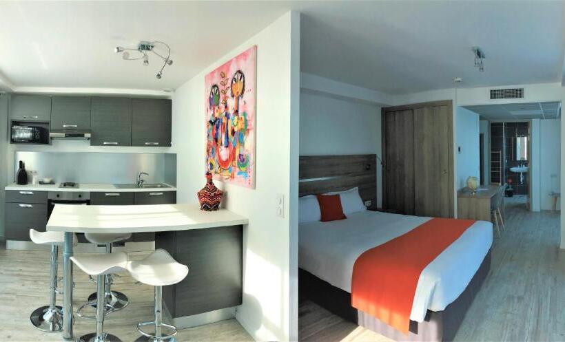 Appart  Hotel La Girafe Marseille Est   Porte D Aubagne