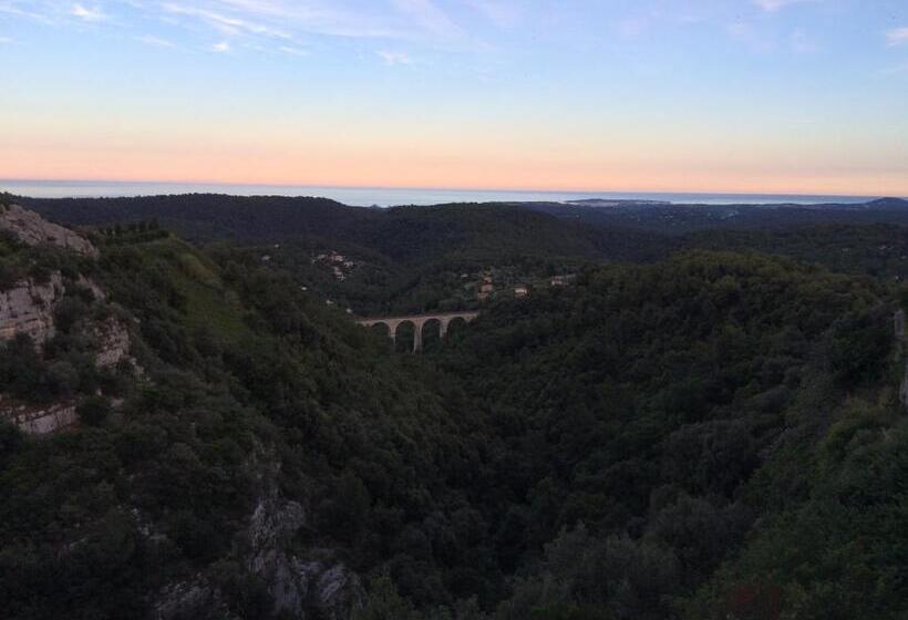 فندق Auberge De Tourrettes