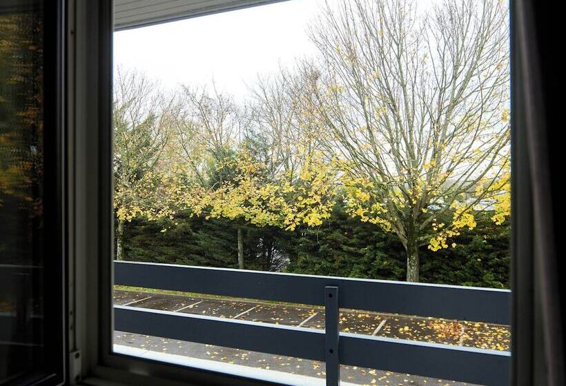 B&b Hotel La Queue En Brie