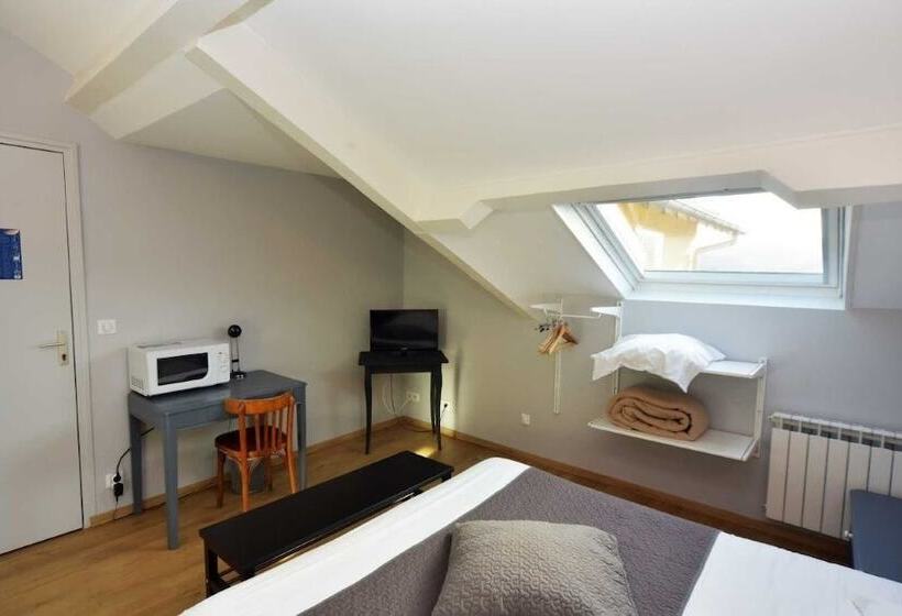 בית מלון כפרי Cafe De Paris