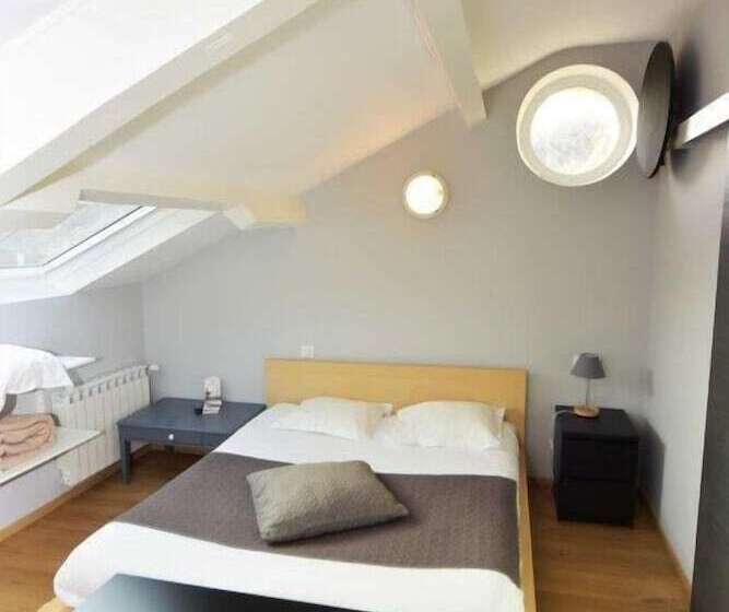 בית מלון כפרי Cafe De Paris