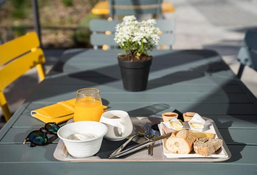 هتل Ibis Styles Guyancourt Versailles