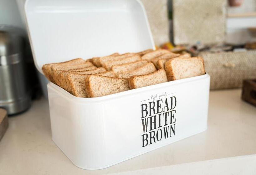 בית מלון כפרי Ibis Styles Guyancourt Versailles