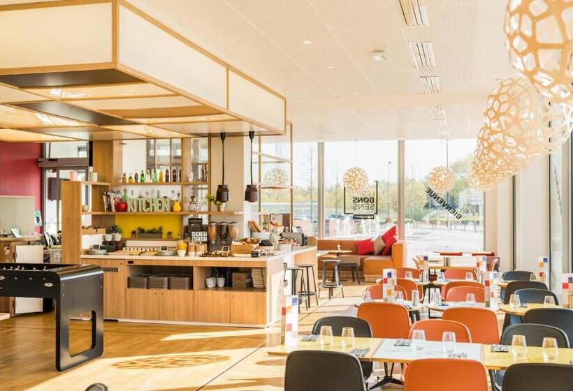 בית מלון כפרי Ibis Styles Guyancourt Versailles