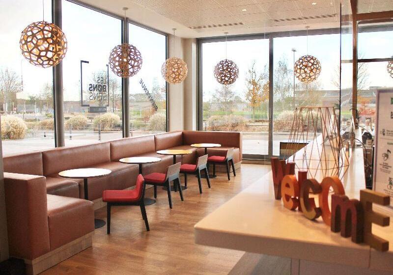 בית מלון כפרי Ibis Styles Guyancourt Versailles