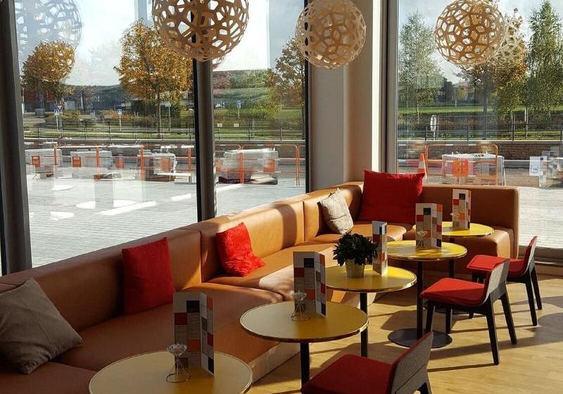 בית מלון כפרי Ibis Styles Guyancourt Versailles